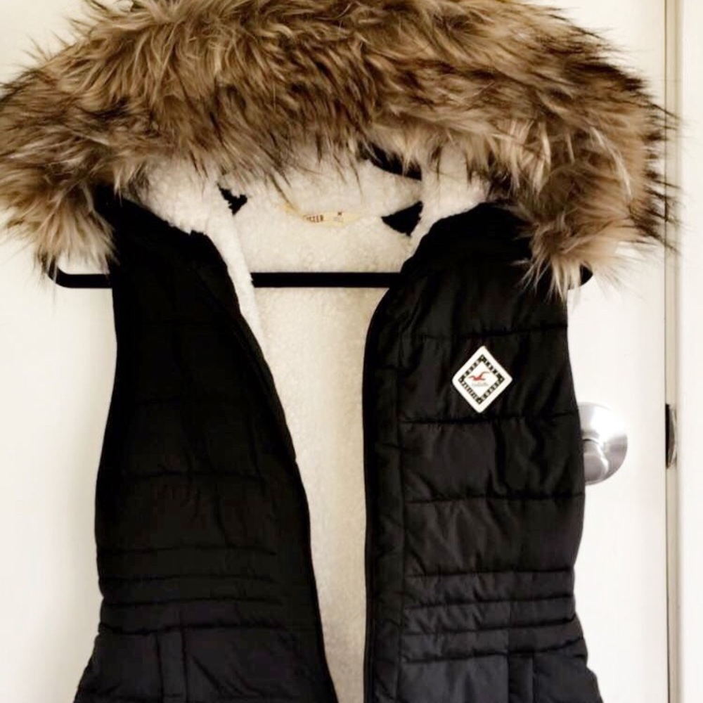Hollister Black hooded vest-jacket
